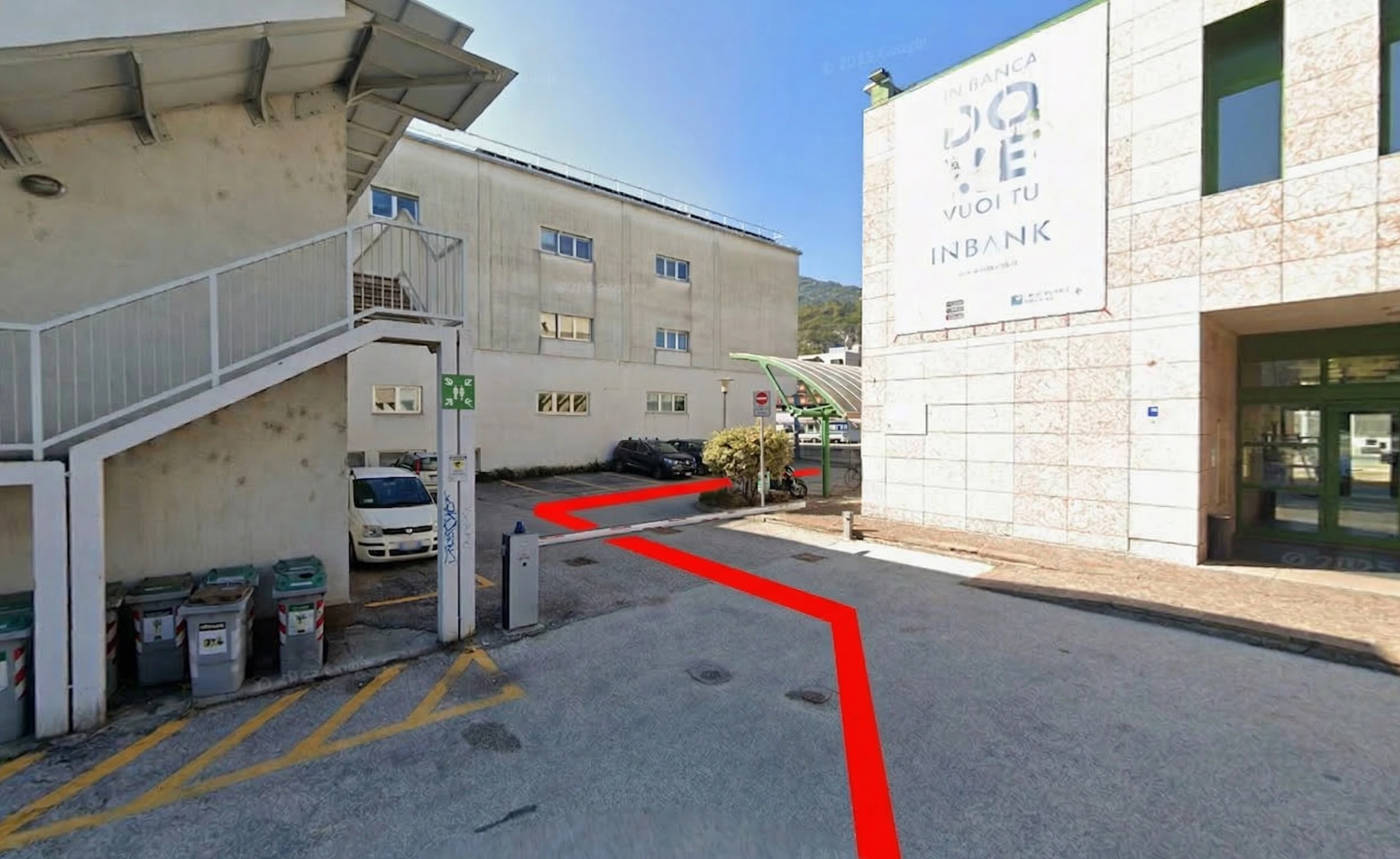 Dettaglio percorso a piedi dalla stazione con linea rossa